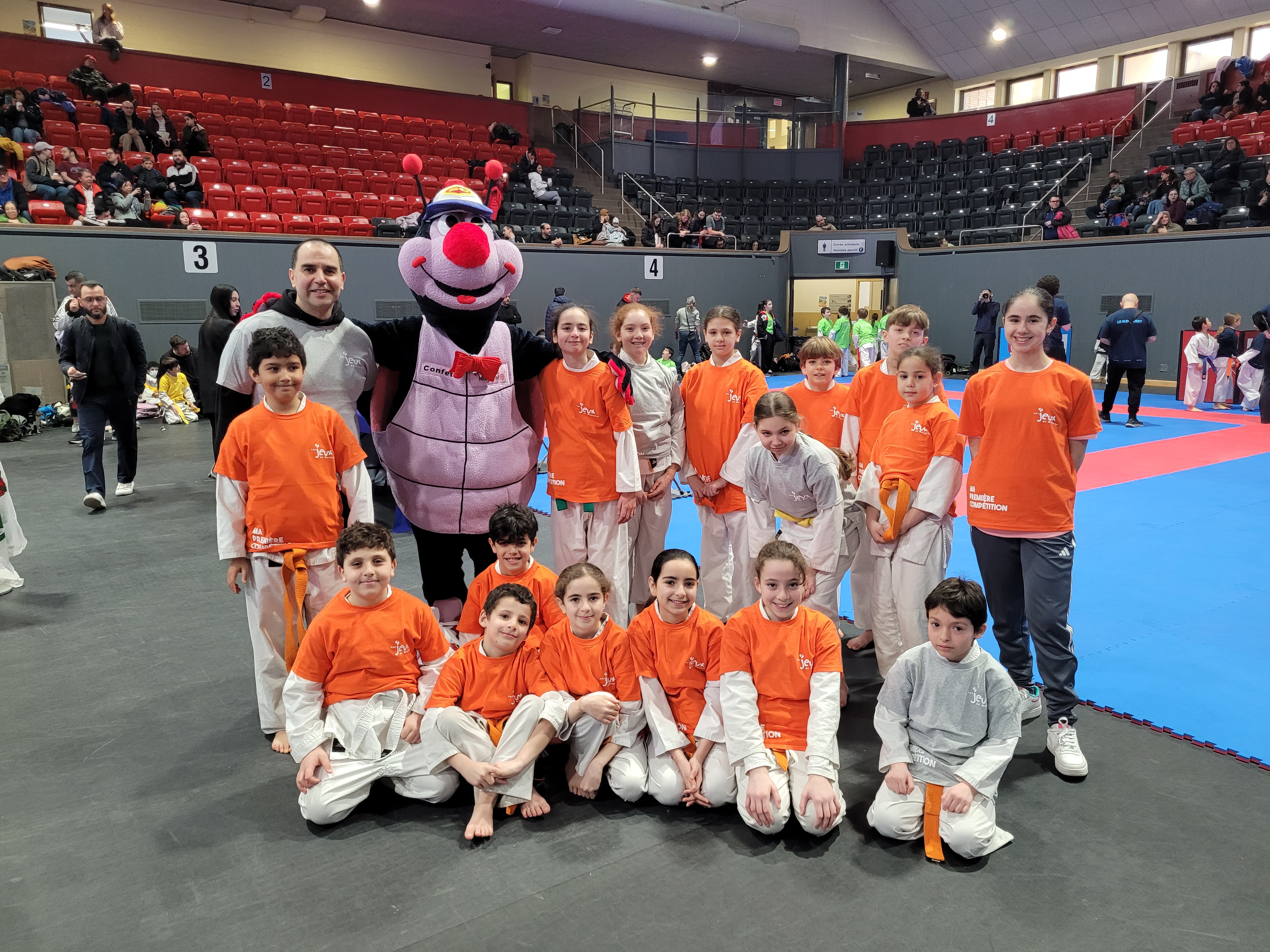 L'équipe et la mascotte